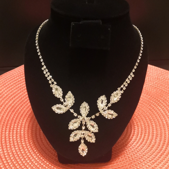 ✨2 for $10✨ Necklace - Picture 1 of 3